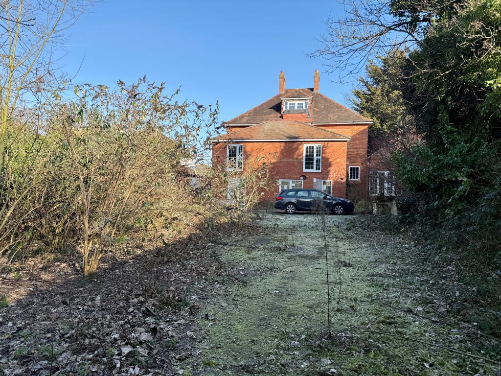 Lot: 60 - FREEHOLD SITE WITH PLANNING FOR CONVERSION AND NEW BUILD TO PROVIDE TEN FLATS - View from rear